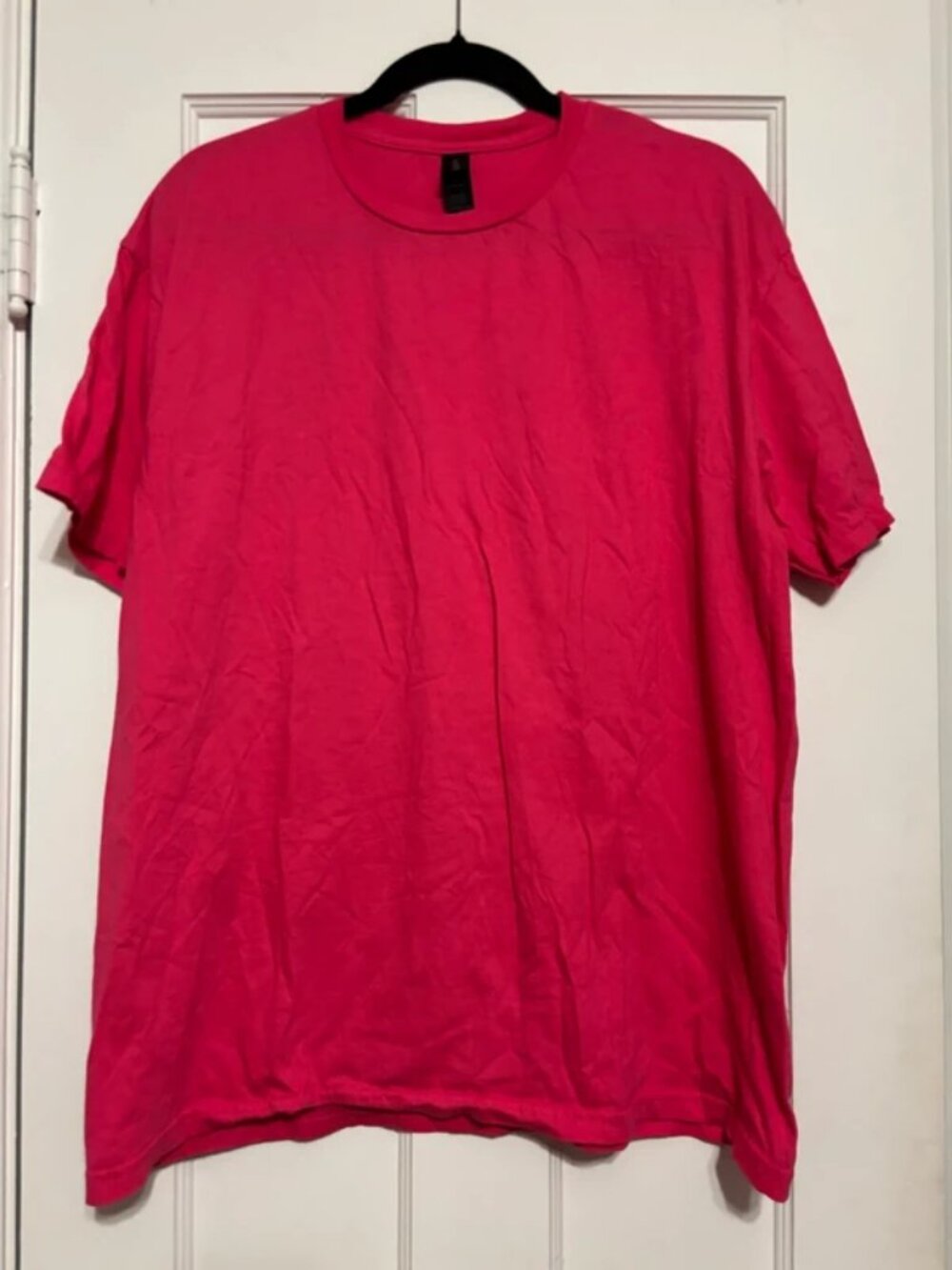 Women’s hot pink size xl Gildan tee shirt